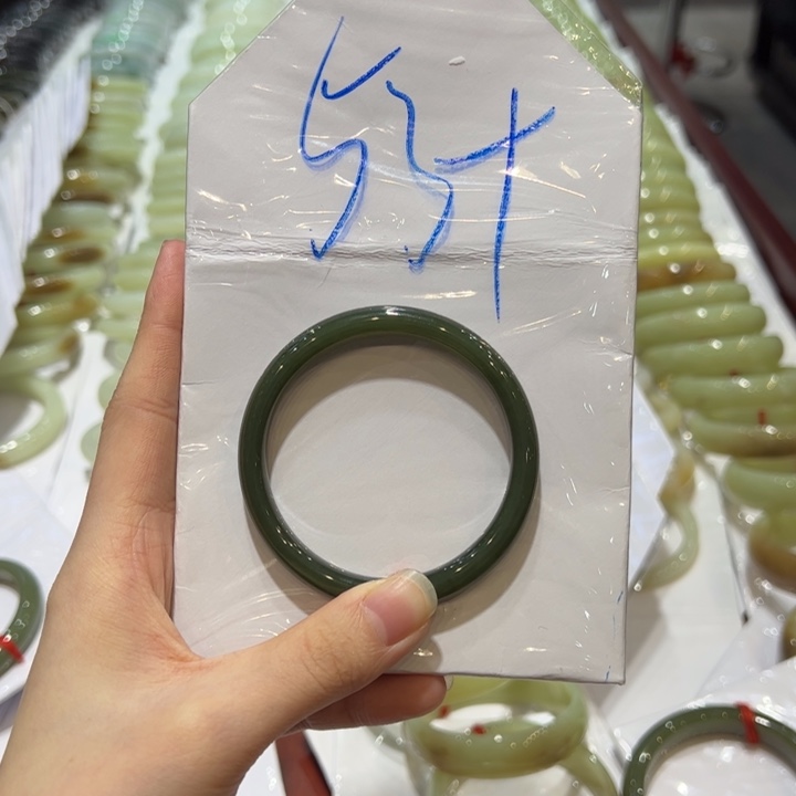 和田玉（糖玉）手镯未镶嵌碎****人