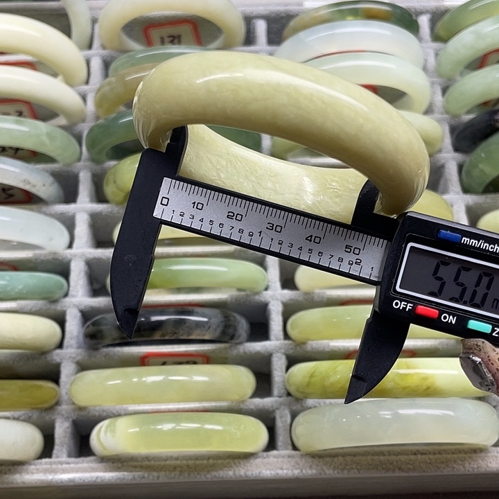 蛇纹石玉未镶嵌手镯145