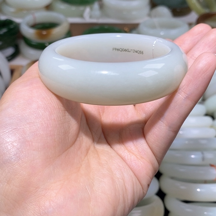 和田玉手镯未镶嵌青白镯55