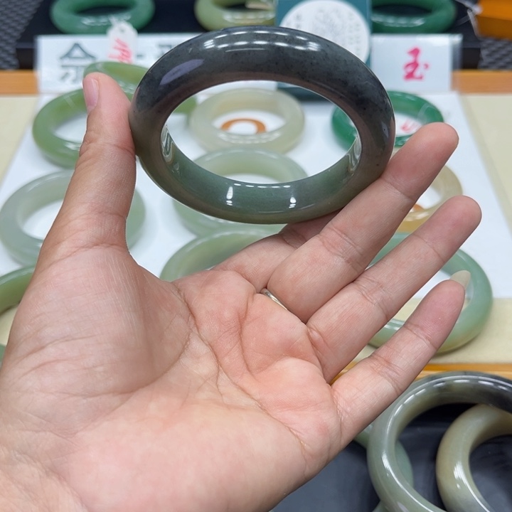 未镶嵌手镯石英质玉爱****子