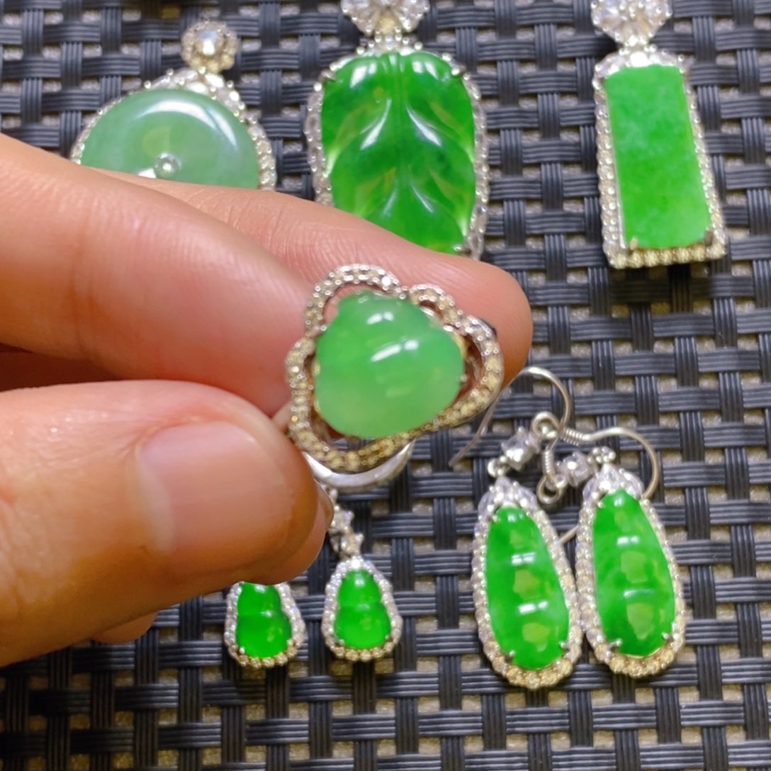 翡翠戒指银S925镶嵌戒指