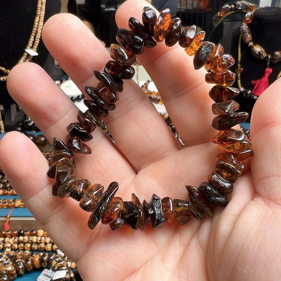 琥珀颈饰未镶嵌抚顺