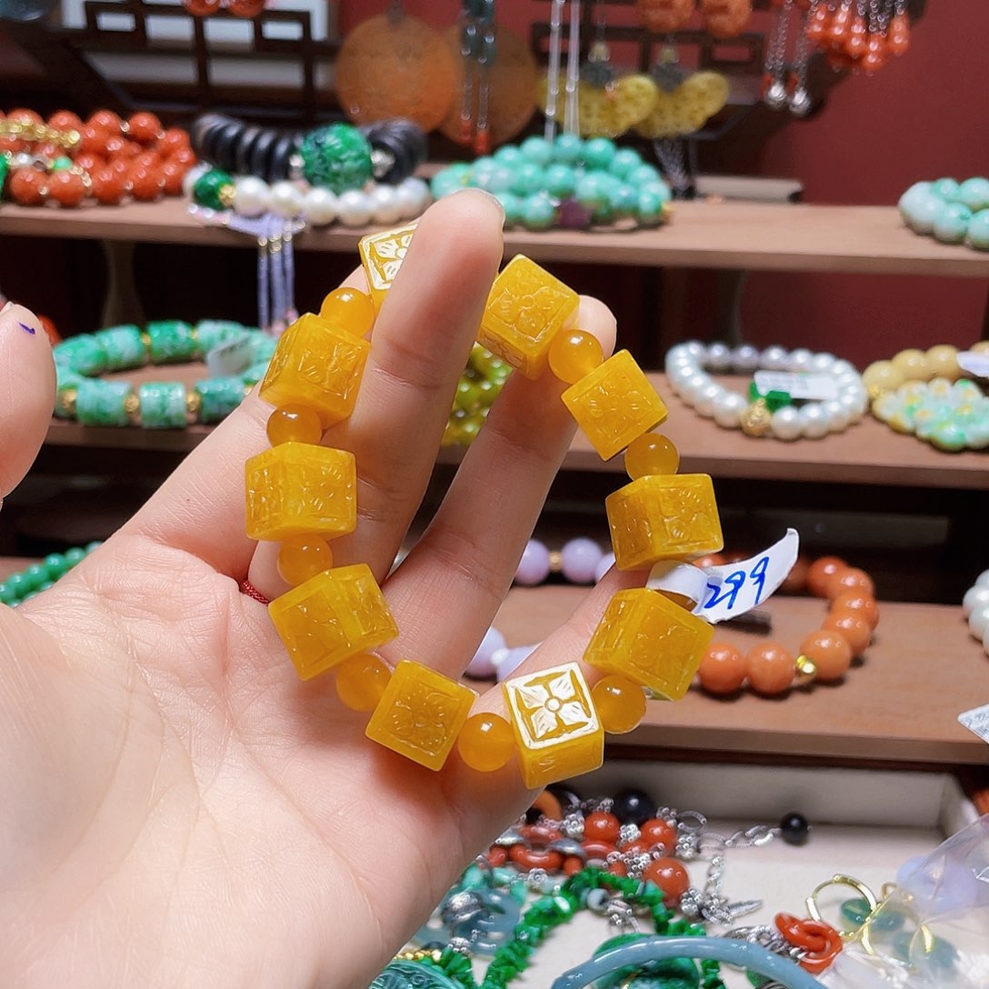 刘***一翡翠未镶嵌手链饰品