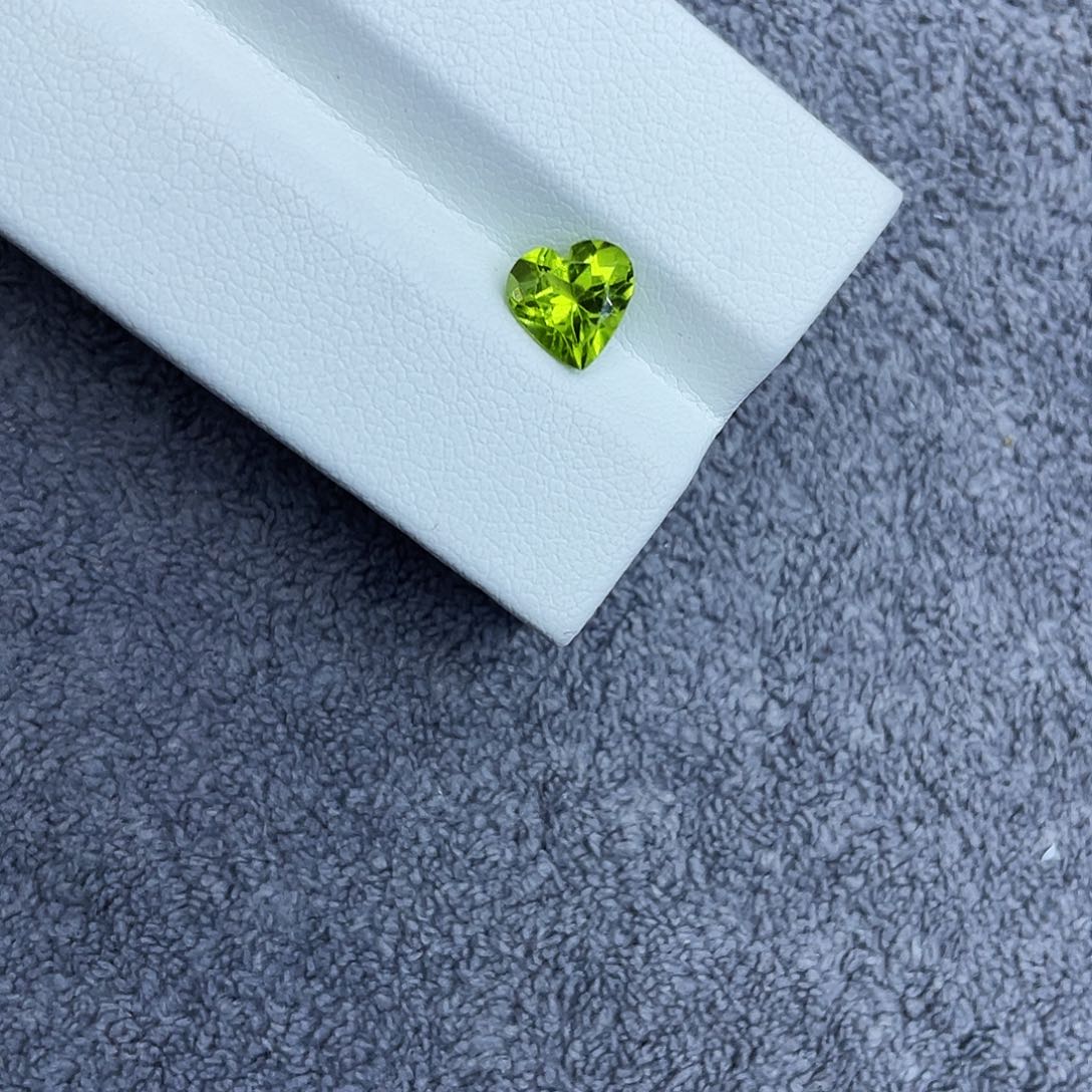 未镶嵌橄榄石裸石1.22Ct