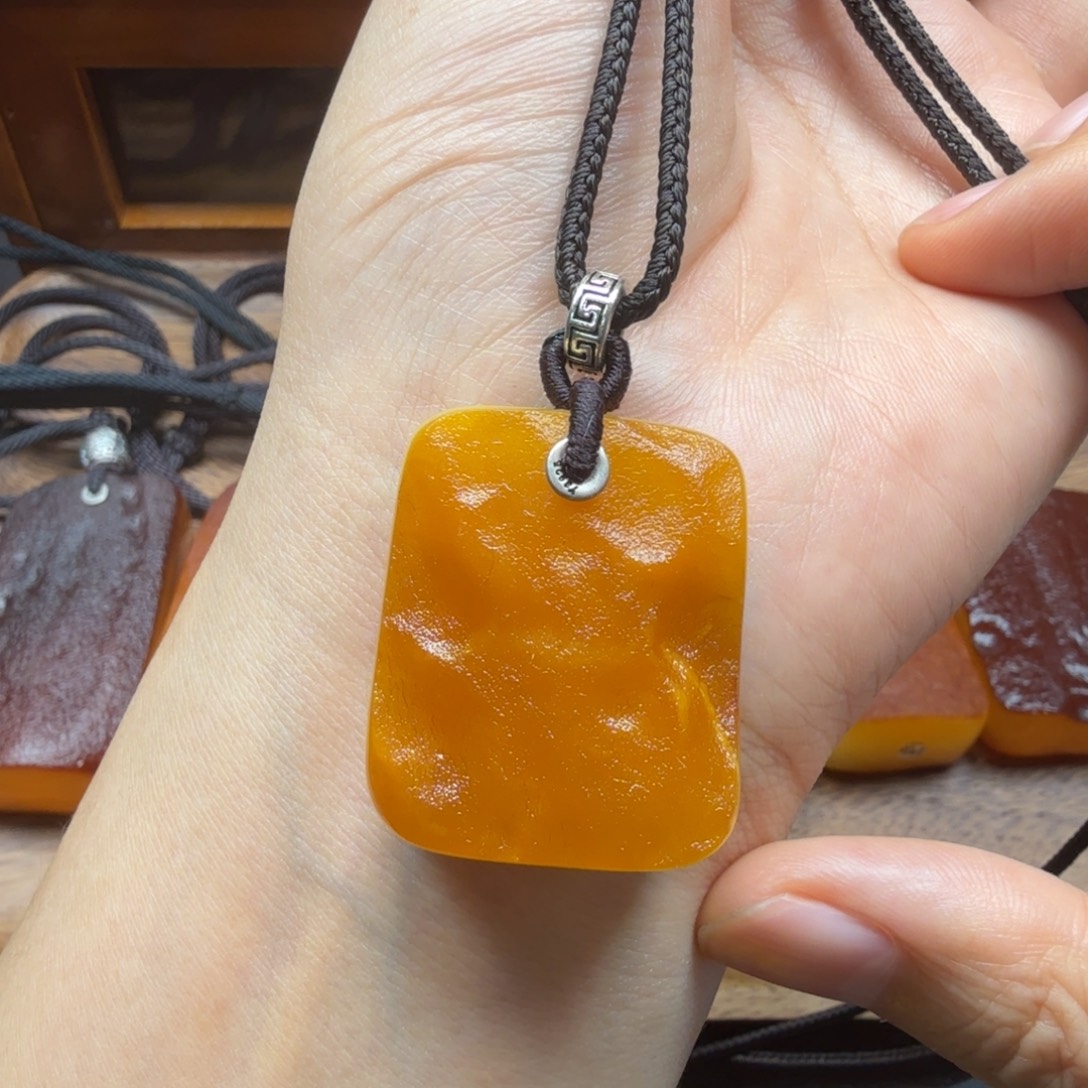 未镶嵌吊坠(赠链)琥珀