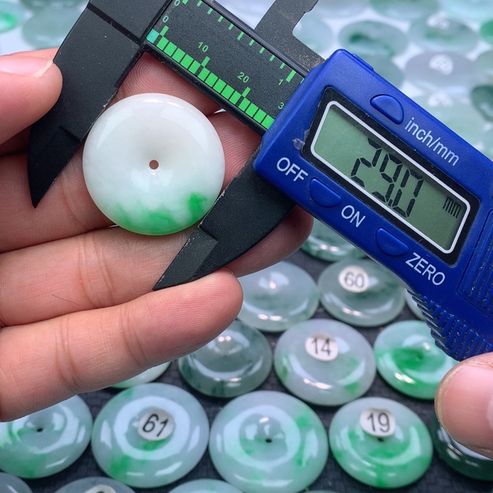 翡翠颈饰未镶嵌缅甸天然A货翡翠