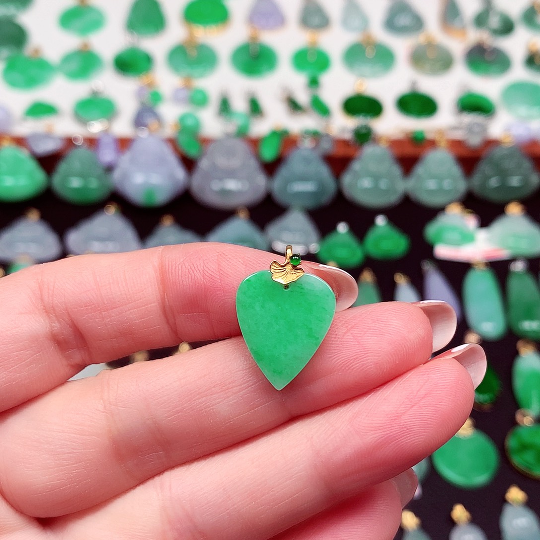 翡翠18K金镶嵌颈饰