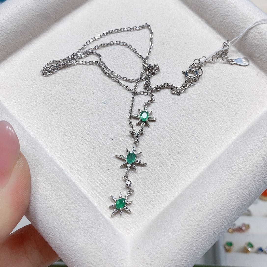 银S925镶嵌颈饰祖母绿