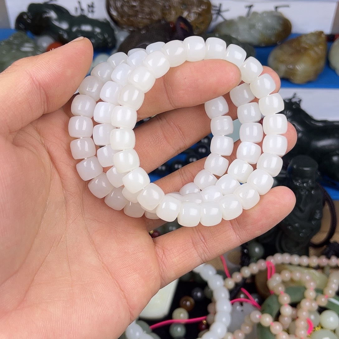 和田玉未镶嵌颈饰且末1.0白玉直切新疆和田玉多样性发货发一条