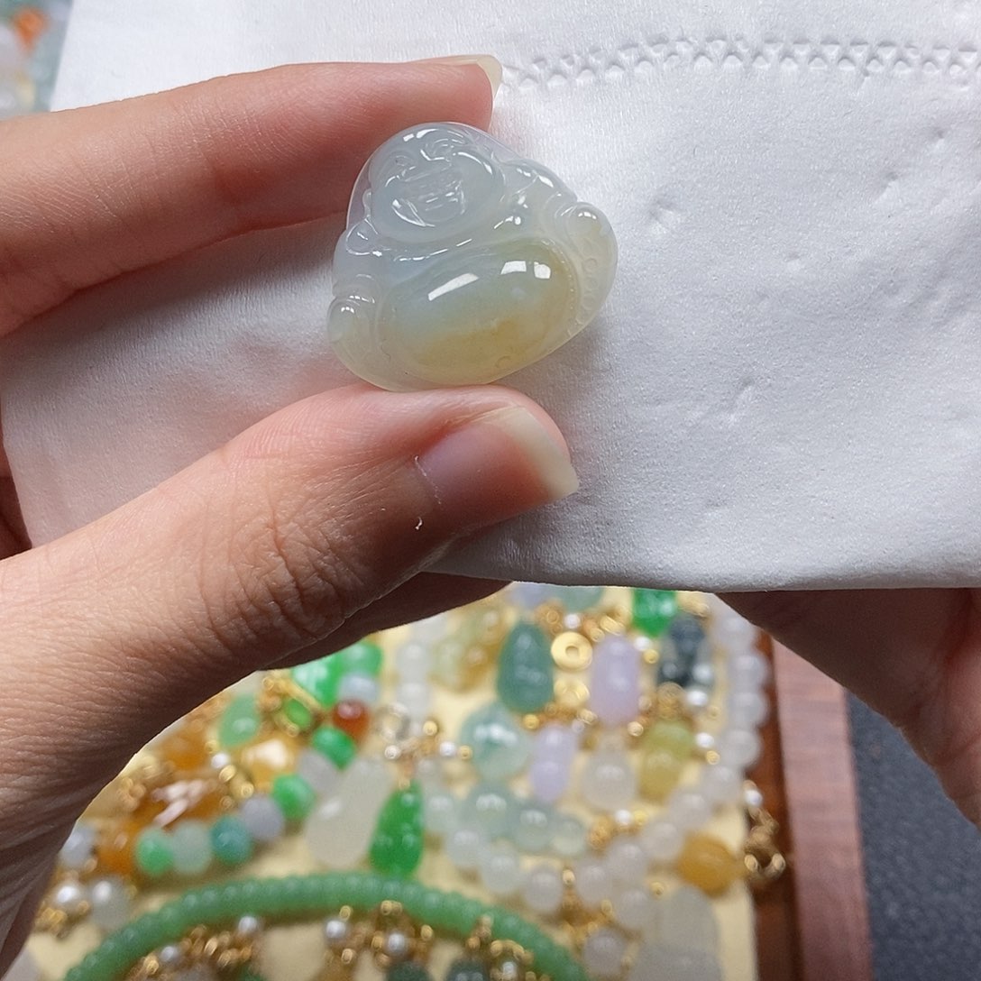 翡翠未镶嵌颈饰闪