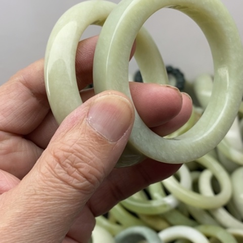 未镶嵌蛇纹石玉手镯小*