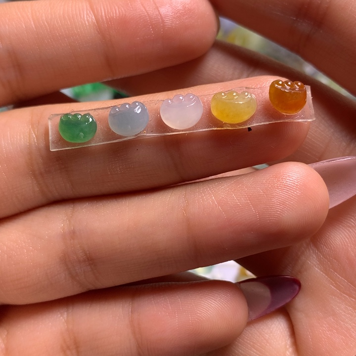 定制翡翠未镶嵌如意