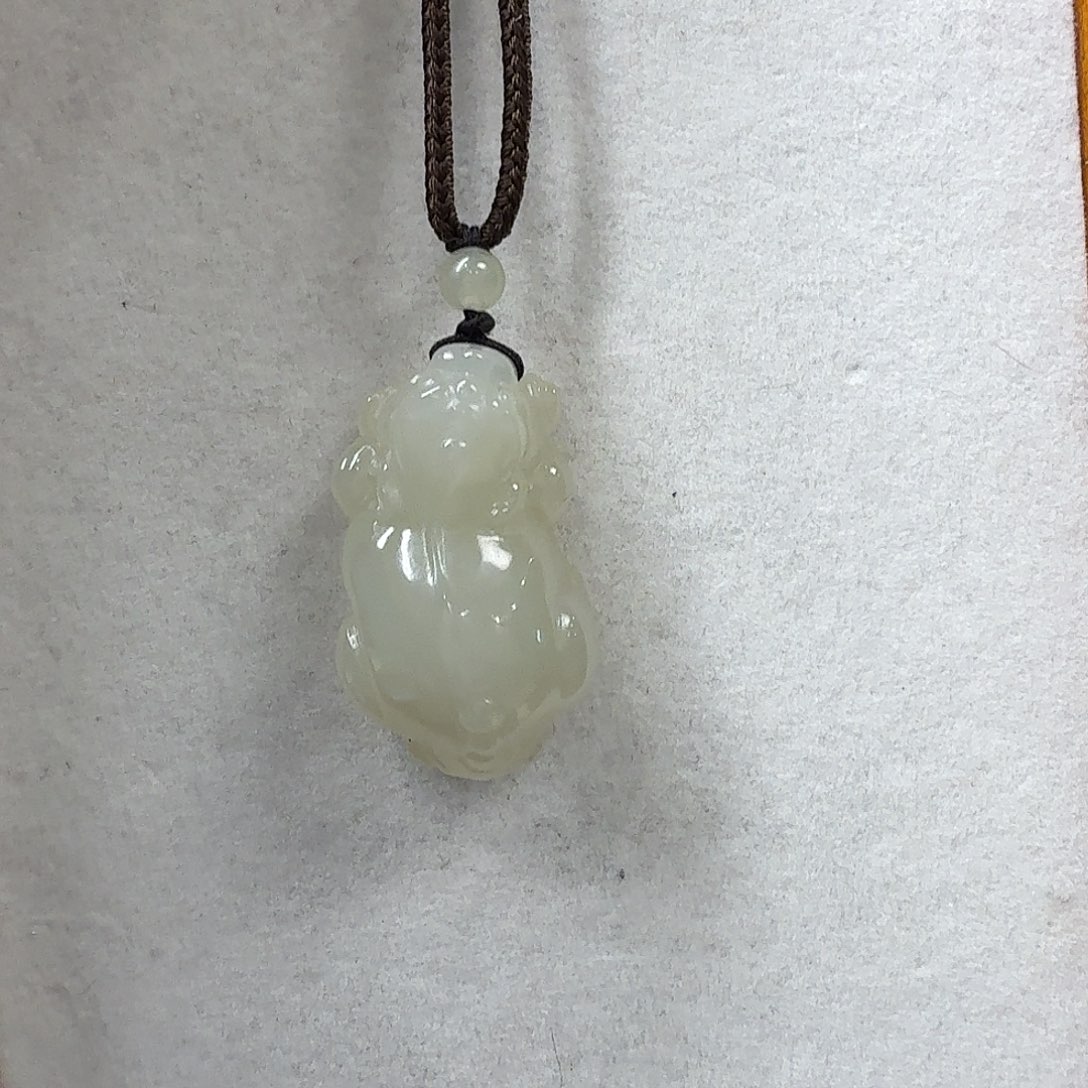 芮***伊和田玉未镶嵌颈饰