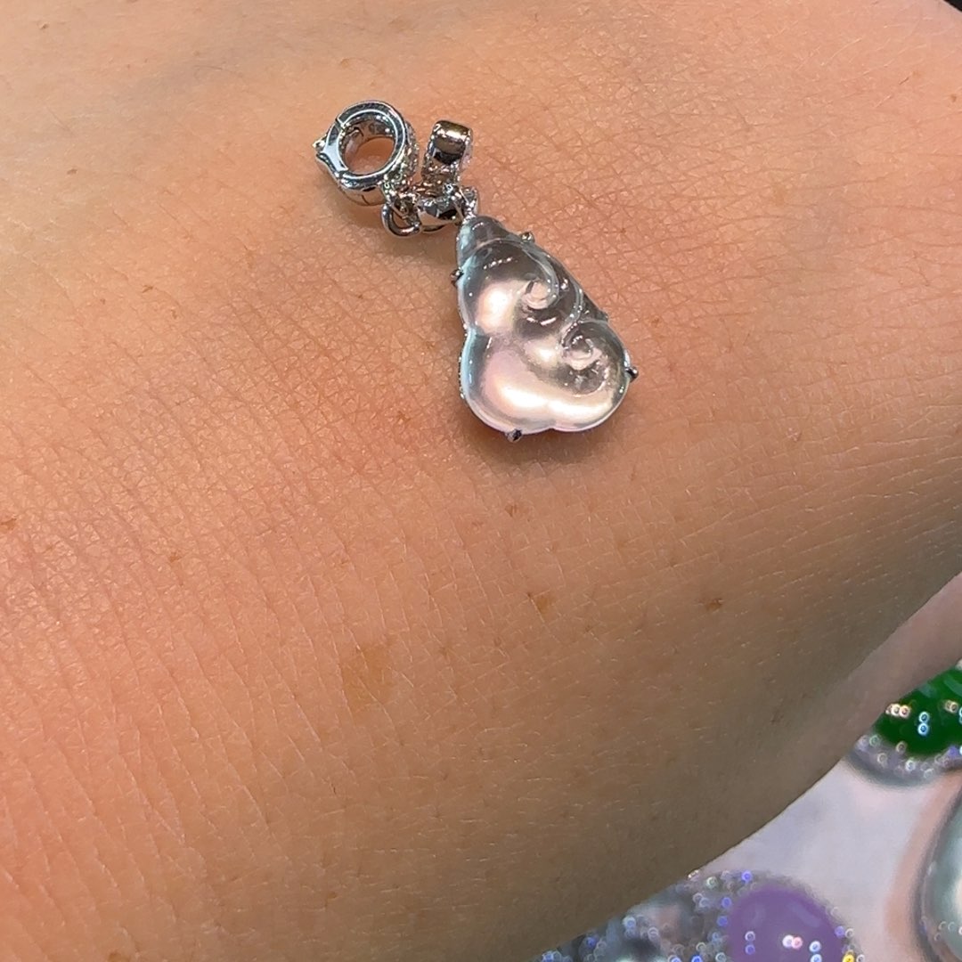 翡翠18K金镶嵌颈饰如意