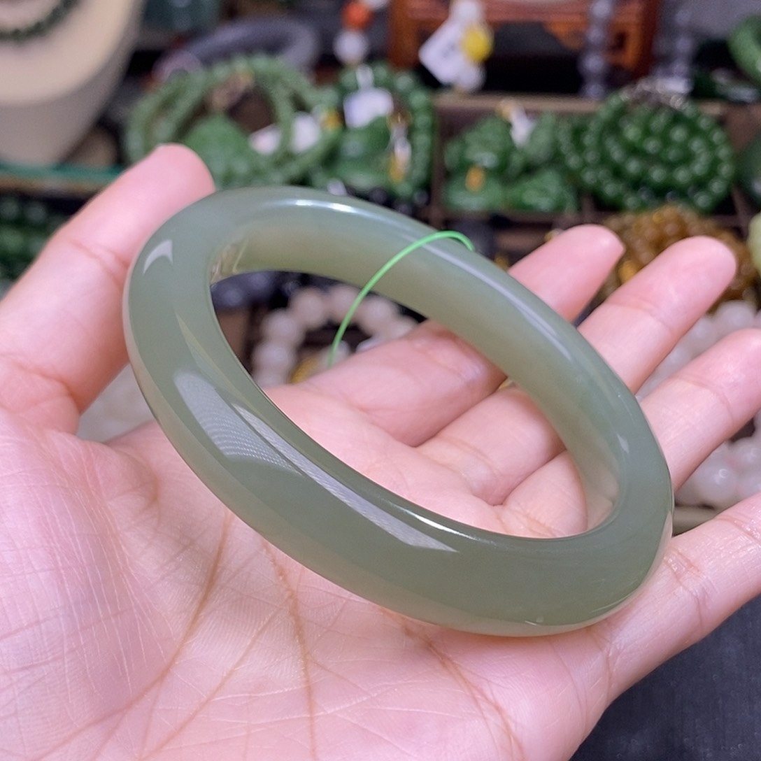 和田玉57.4 冰底晴水手镯清货价未镶嵌