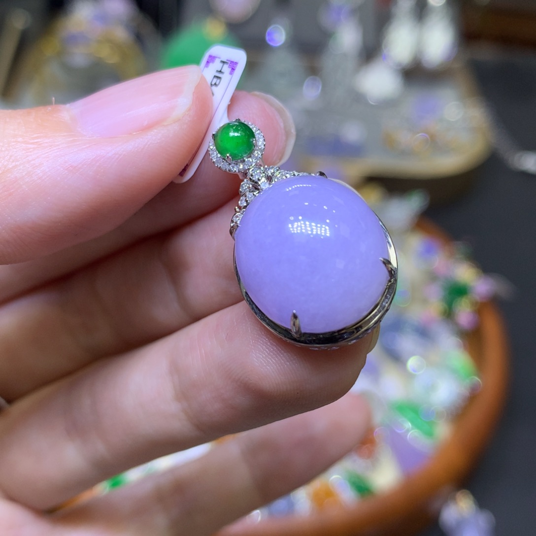 颈饰18K金镶嵌翡翠