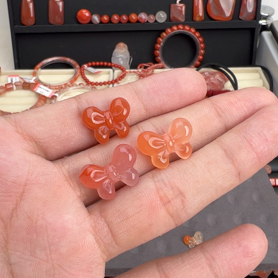 ****ɞ南红玛瑙未镶嵌颈饰三颗