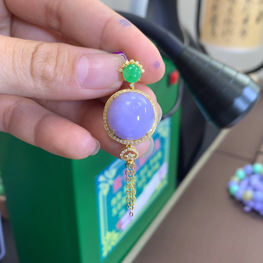 翡翠颈饰18K金镶嵌翡翠