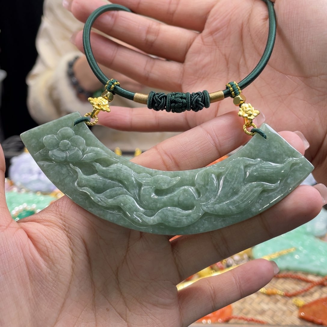 翡翠颈饰未镶嵌代编织