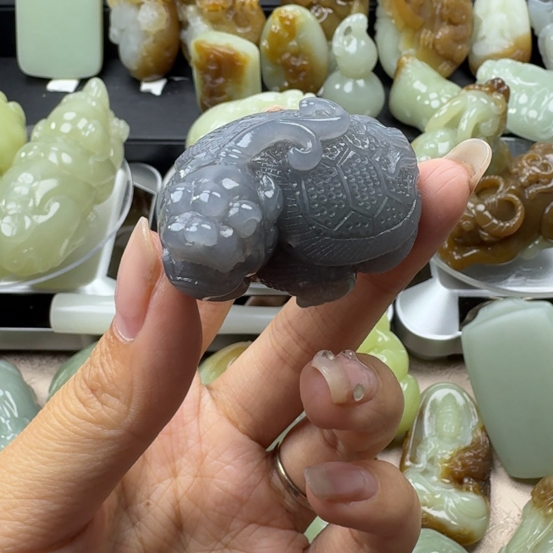 和田玉未镶嵌把件