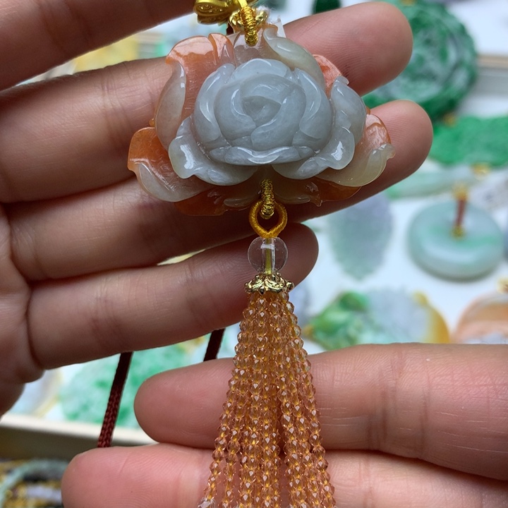 翡翠颈饰未镶嵌翡翠