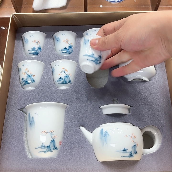 孤品茶具套装等。       