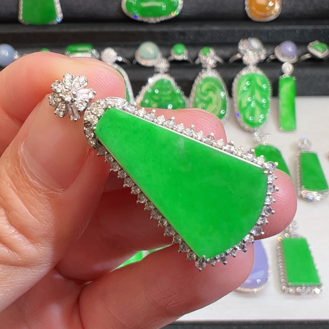 翡翠吊坠(不含链)18K金镶嵌