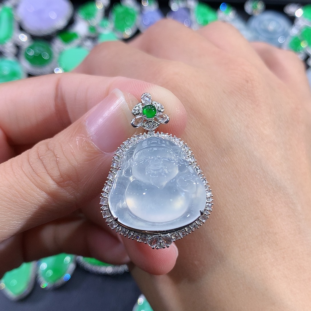 翡翠18K金镶嵌颈饰