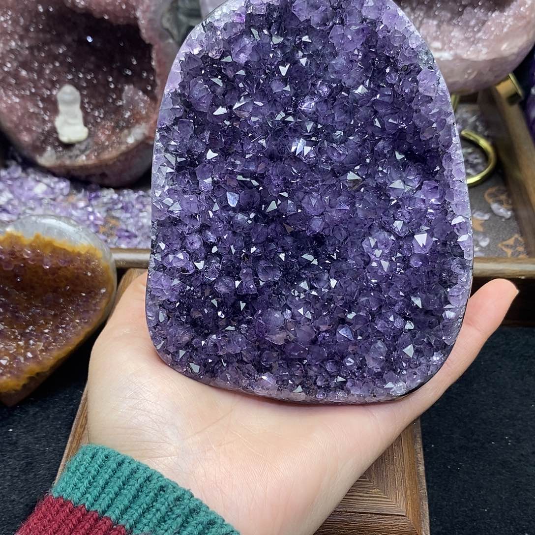 紫晶未镶嵌大型摆件（非配饰）