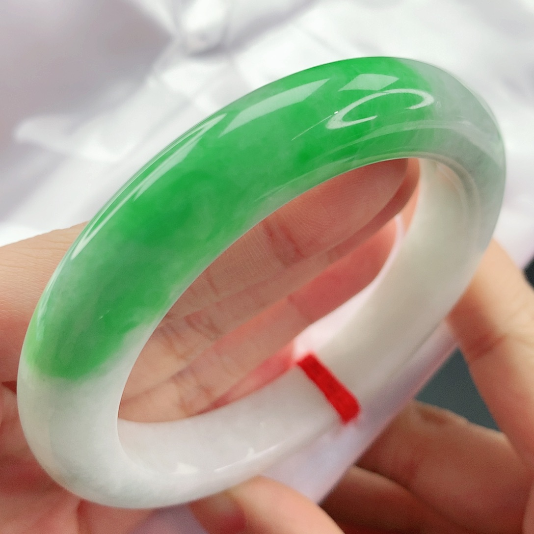 翡翠手镯未镶嵌，385