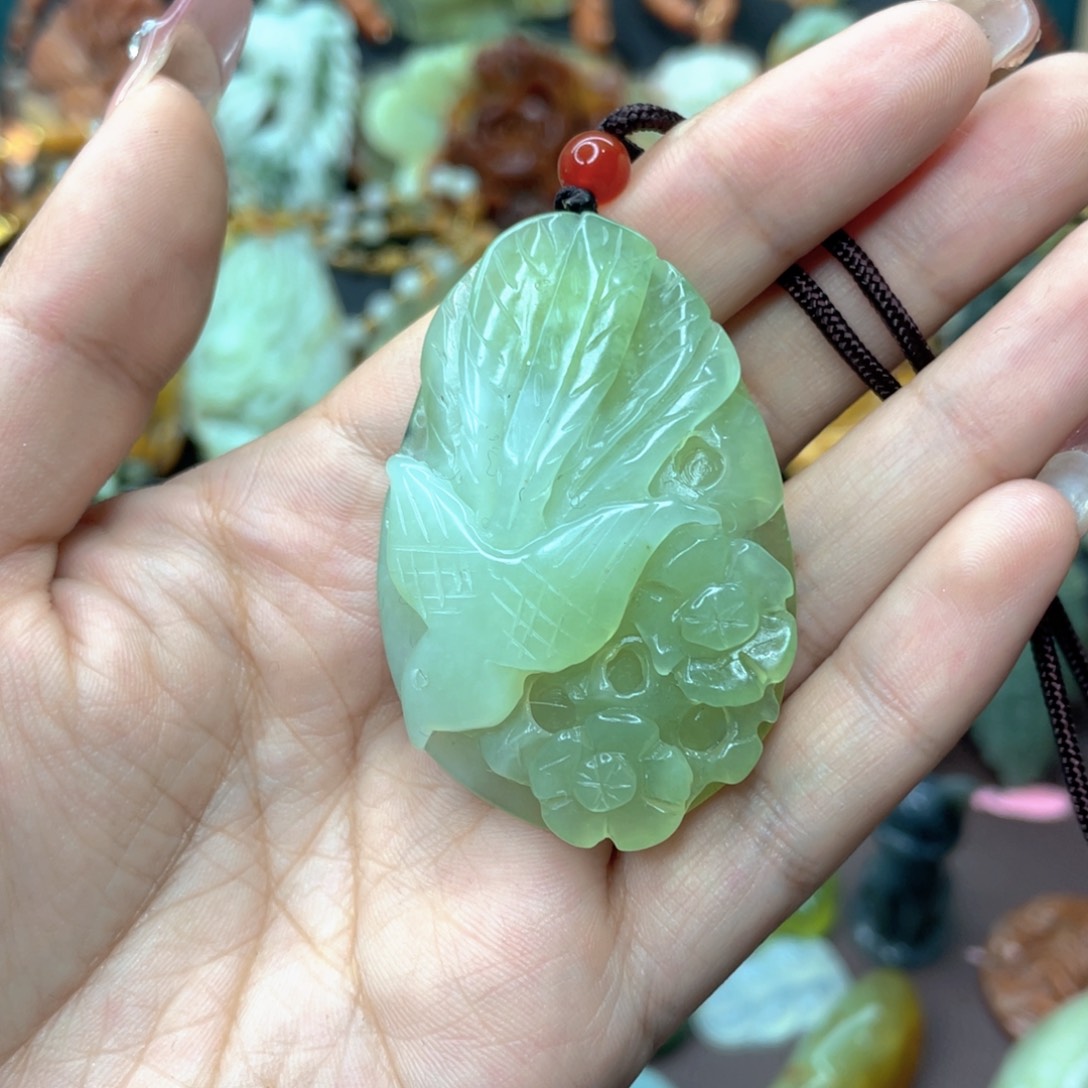 蛇纹石玉颈饰未镶嵌