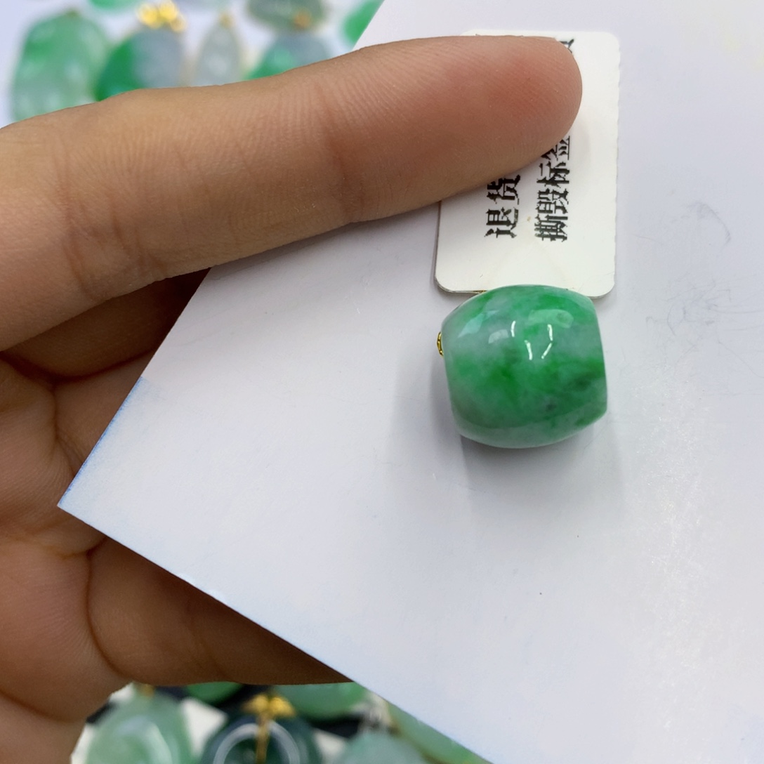 翡翠未镶嵌颈饰翡翠