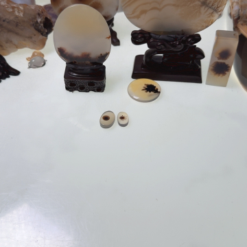如***戏玛瑙/玉髓未镶嵌珠宝半成品