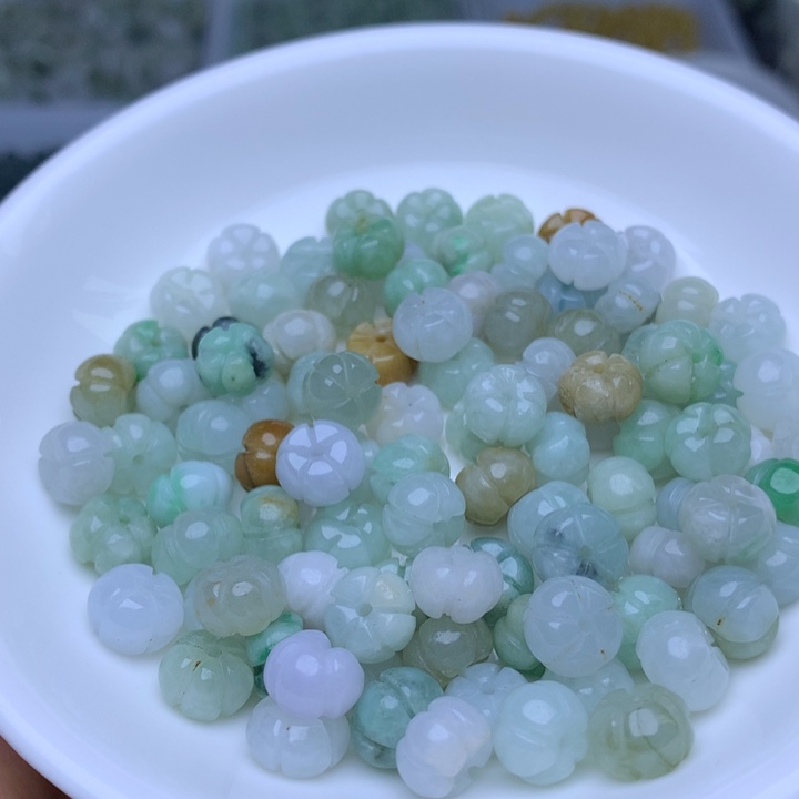 翡翠散珠卡5.8乘8.2南瓜珠10个
