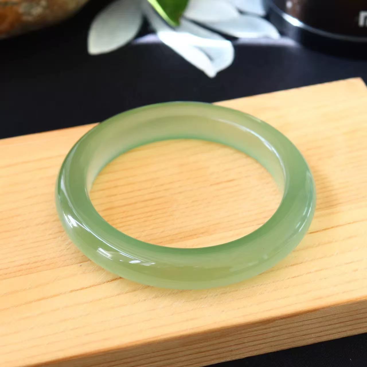 高冰透玉石手镯《抖音基地质检发货正品保真带证书》（多大圈口都有）