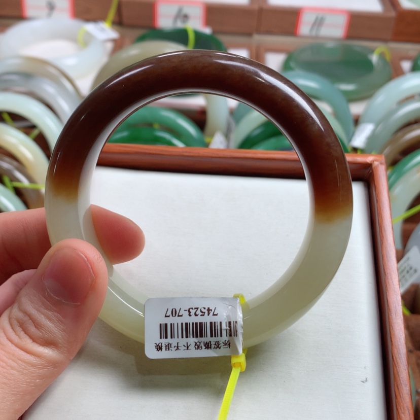 【闪购商品】和田玉手镯未镶嵌57