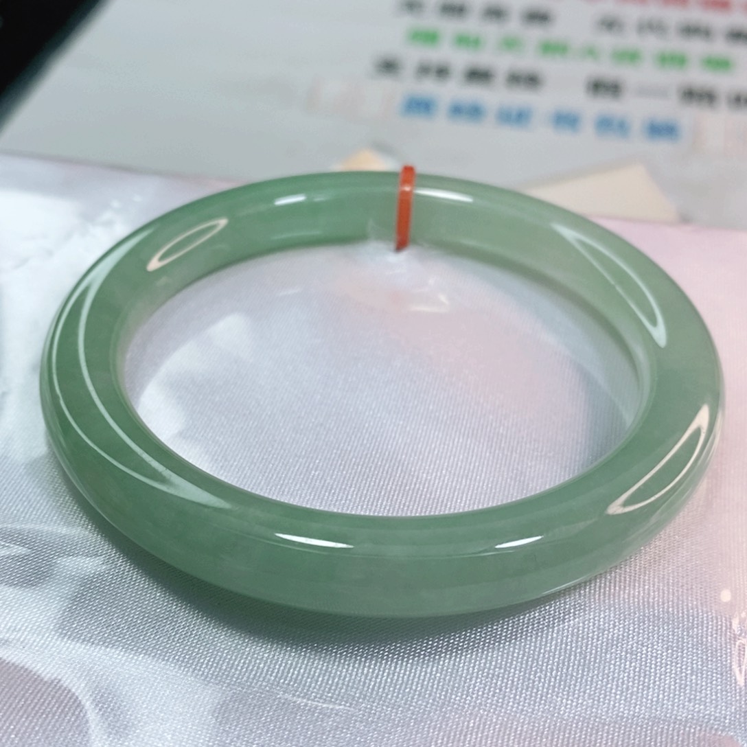 翡翠手镯未镶嵌56.4圈口圆条