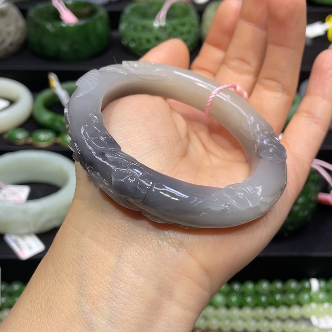 和田玉手镯55圈口 编号12未镶嵌