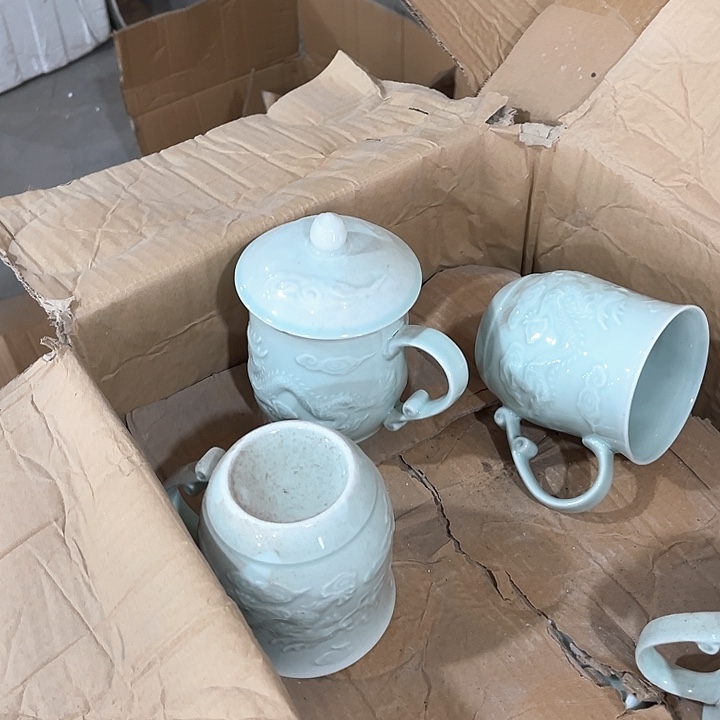 瓷片青瓷龙凤茶杯两个，微瑕包邮