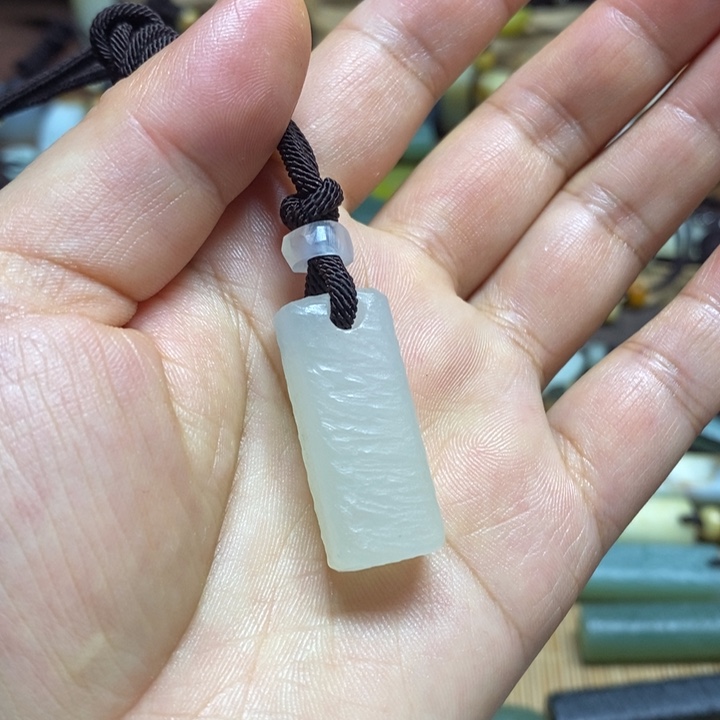 蛇纹石玉挂件未镶嵌