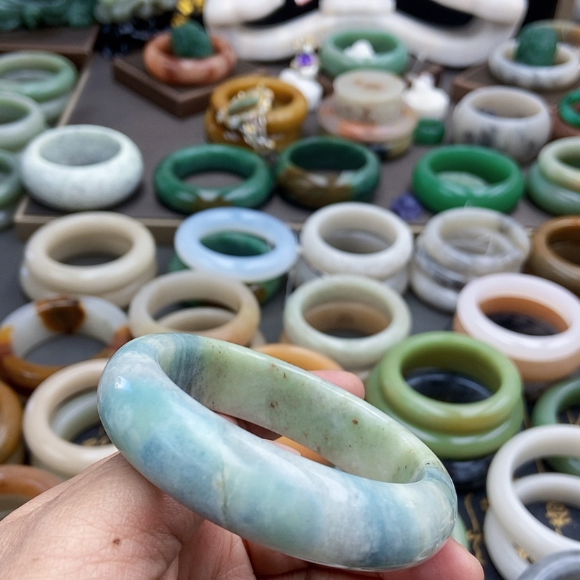 【闪购商品】石英质玉手镯59未镶嵌