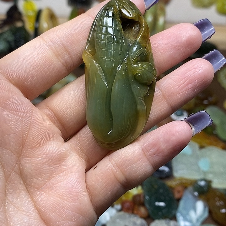 蛇纹石玉吊坠未镶嵌