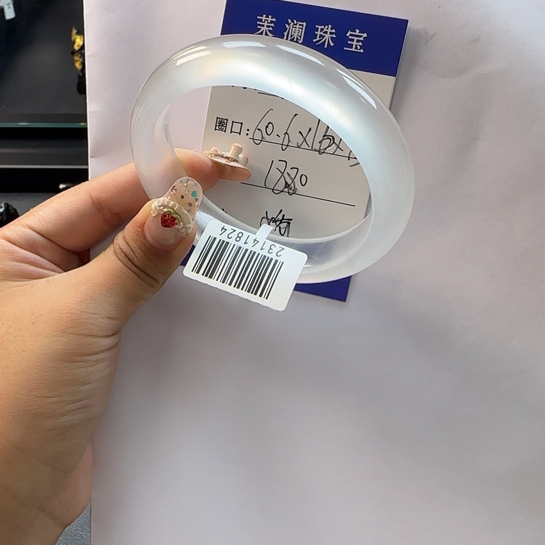 暖***5石英质玉未镶嵌手镯