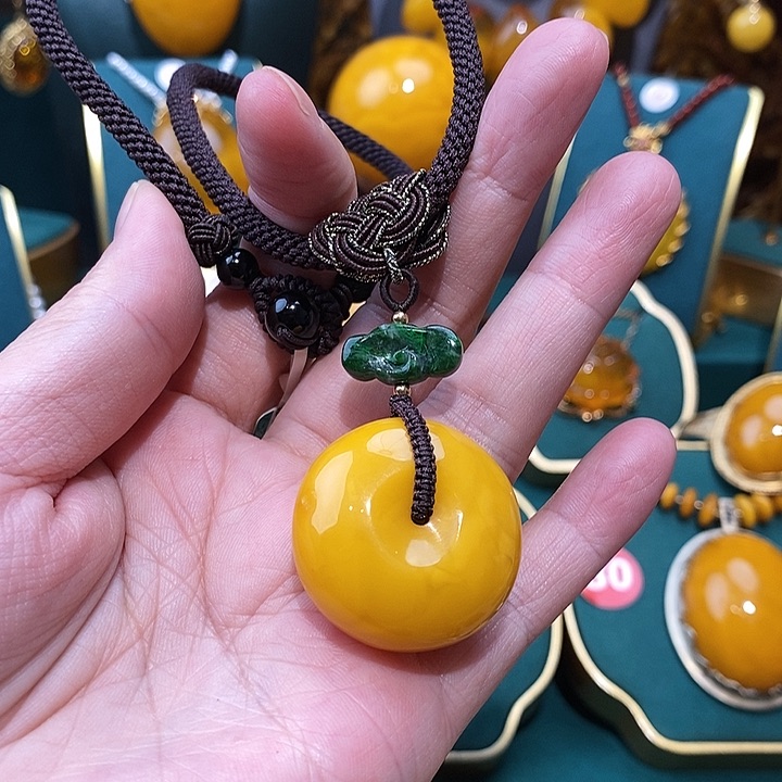 蜜蜡颈饰未镶嵌平安扣