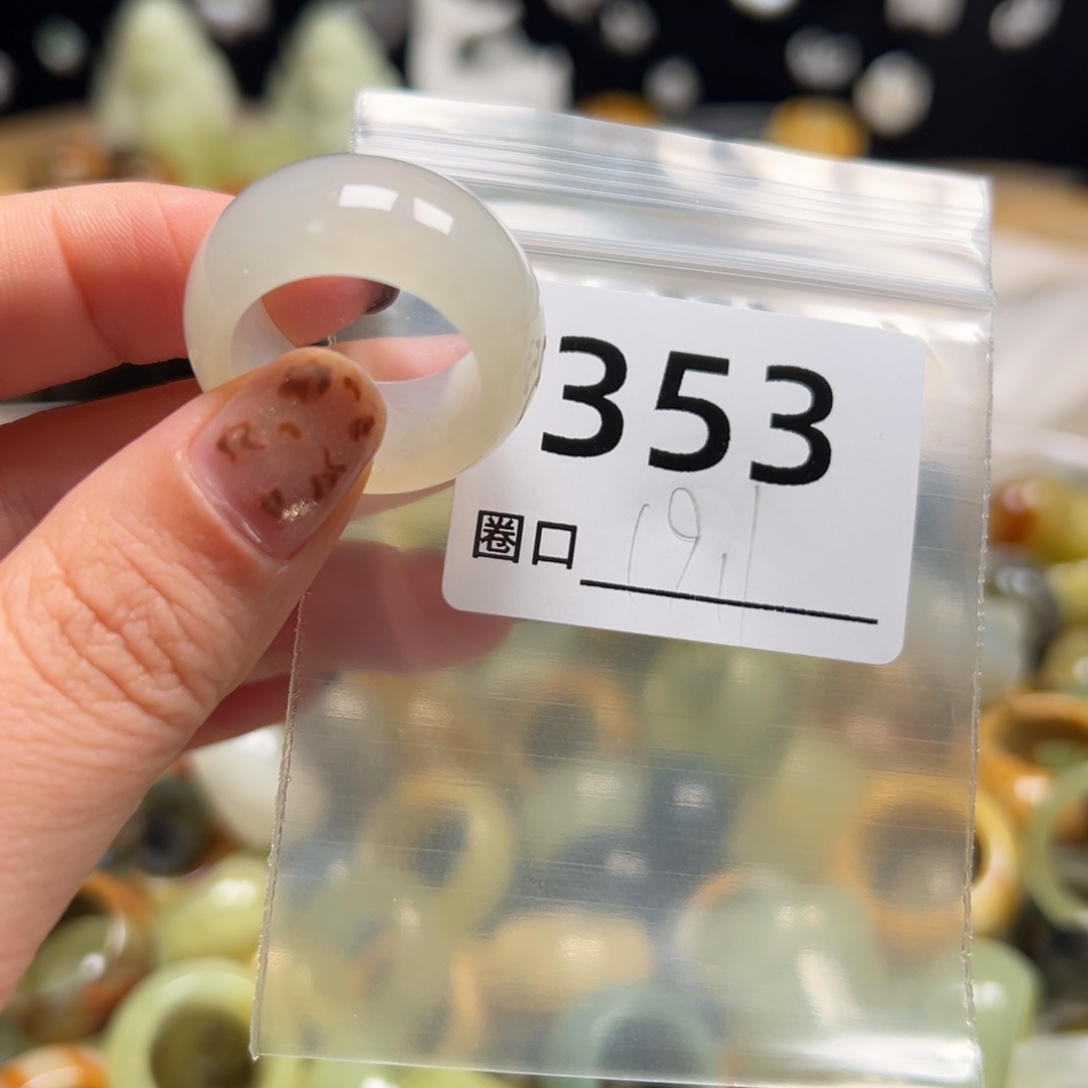 李***朵蛇纹石玉未镶嵌戒指