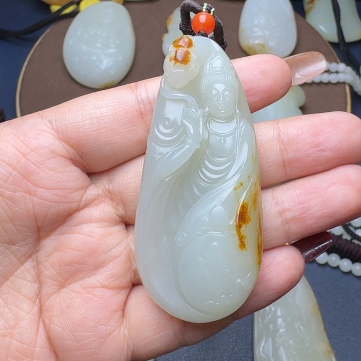 和田玉颈饰未镶嵌好*弄