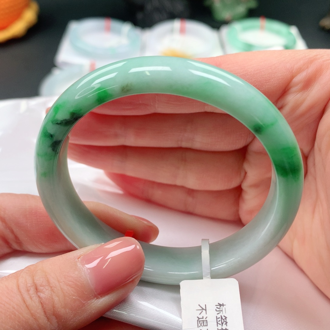翡翠手镯未镶嵌54贵妃 飘阳绿