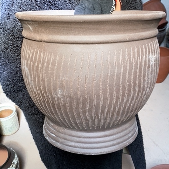 紫砂花盆口30高30，黑陶