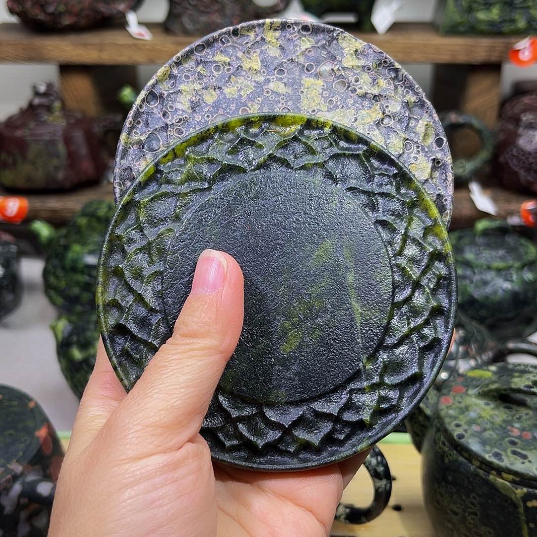 石材梅花玉藏玉药王石微暇2块