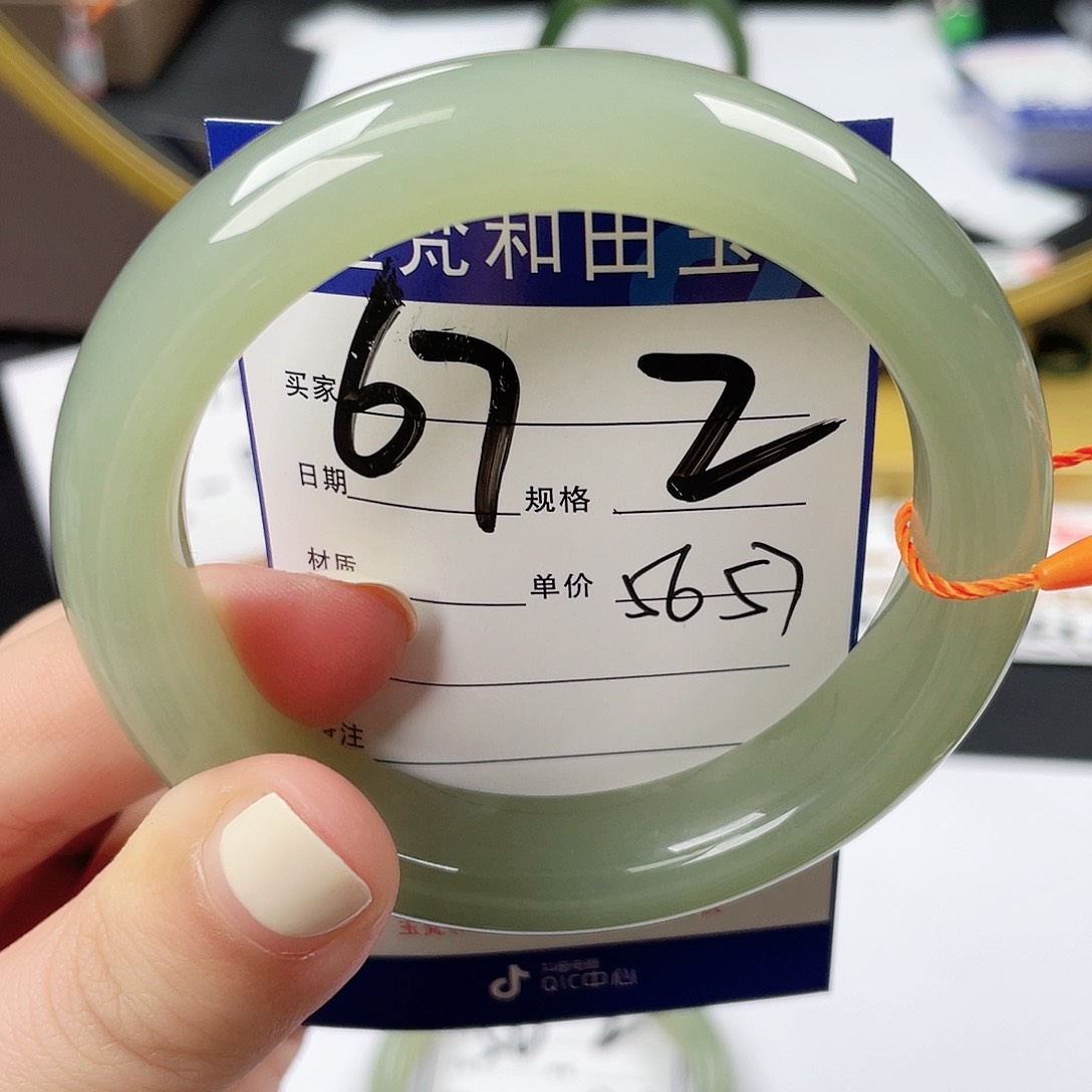 和田玉手镯未镶嵌